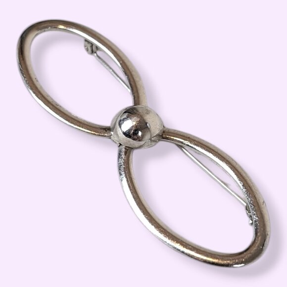 (2/$20) V. Silver Bow Cut Out Brooch - Picture 2 of 6